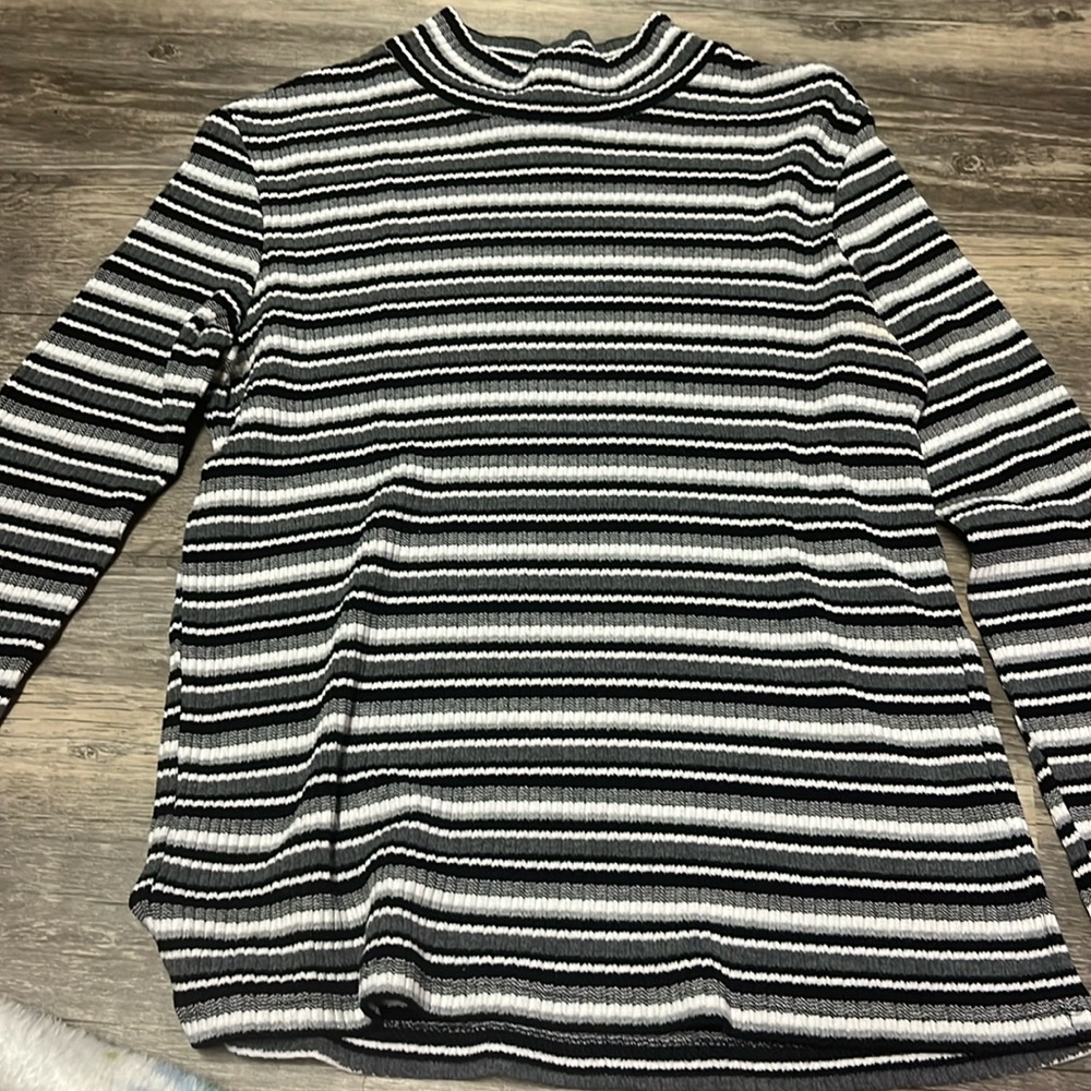 Basic Editions long sleeve black grey and white shirt crop top